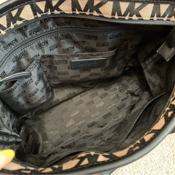 MICHAEL KORS Montauk Medium Signature Black/Brige Canvas Fabric Tote - Picture 8 of 14